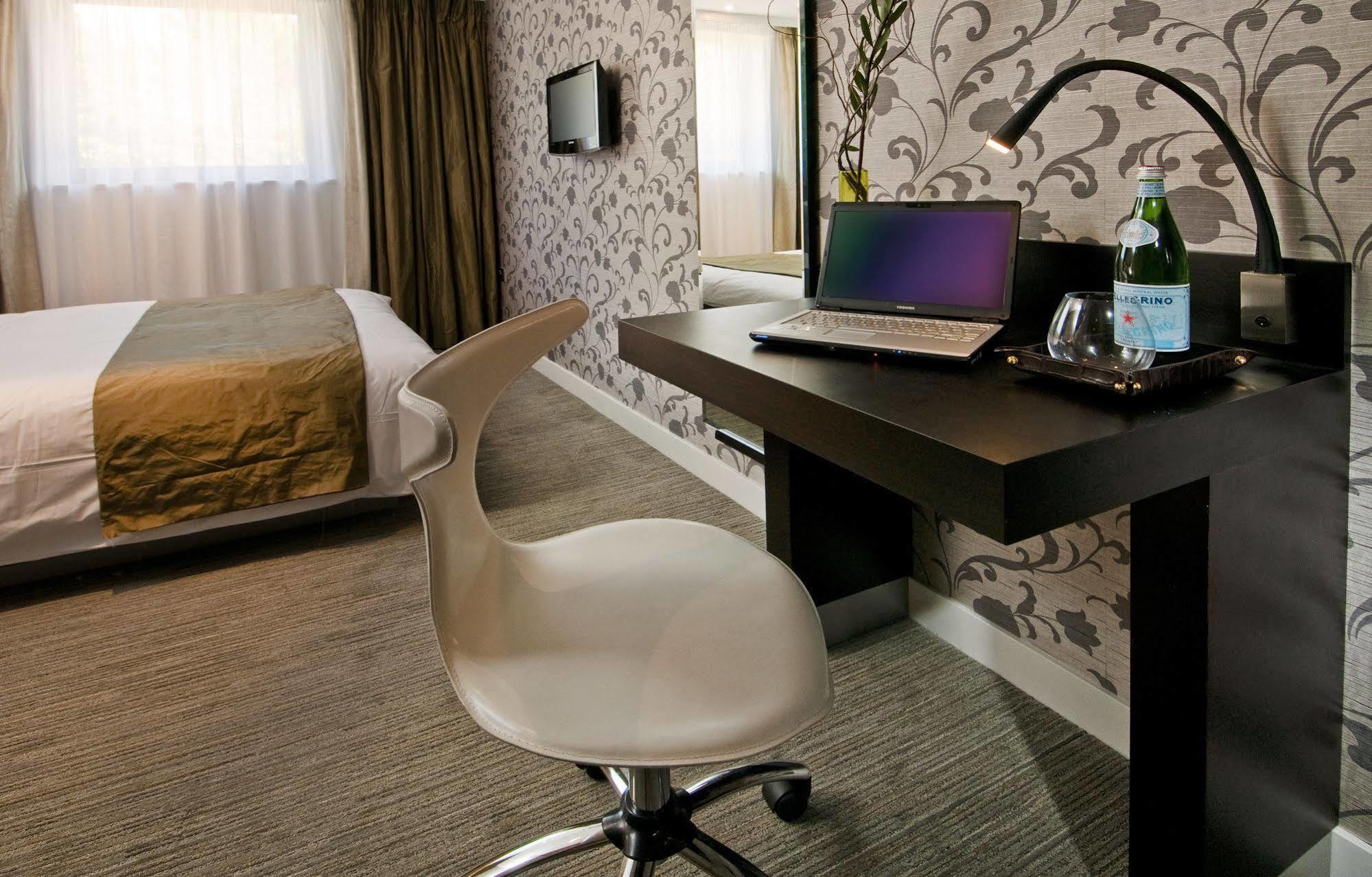 The Hide London Hotel Hendon Bagian luar foto